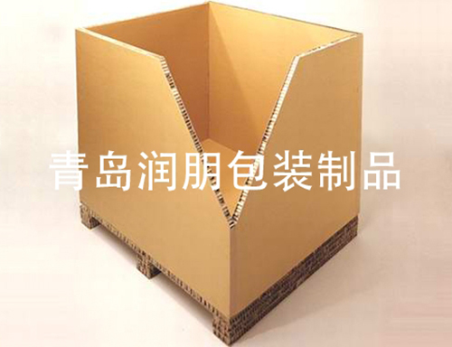 下面我们就来了解一下威海青岛蜂窝板纸箱的优点和功能。